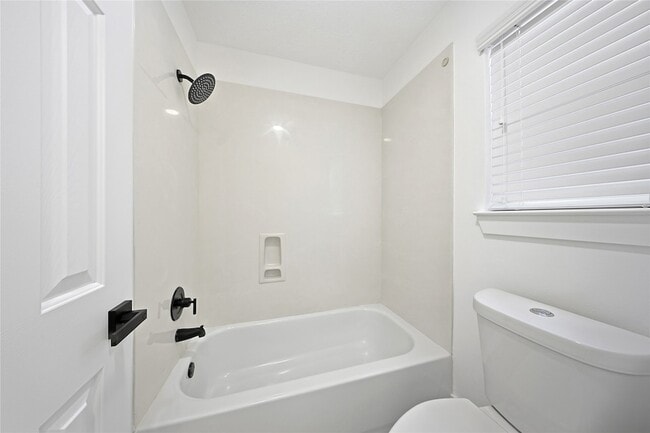 Building Photo - 1135 Eden Park Ln