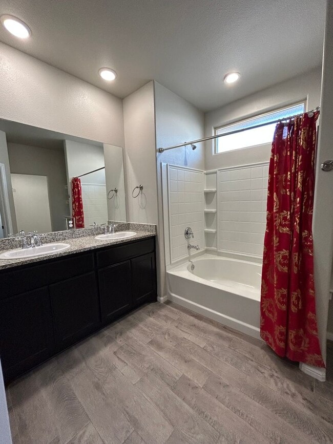 Building Photo - Back on the Market!!  Beautiful 5 Bedroom Home in Desert Ridge