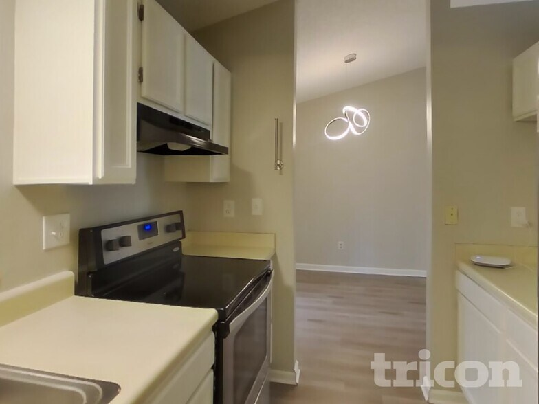 Building Photo - 4820 Jet Wing Cir W