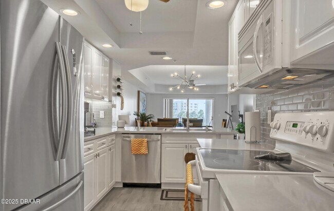 Building Photo - 4670 Links Village Dr