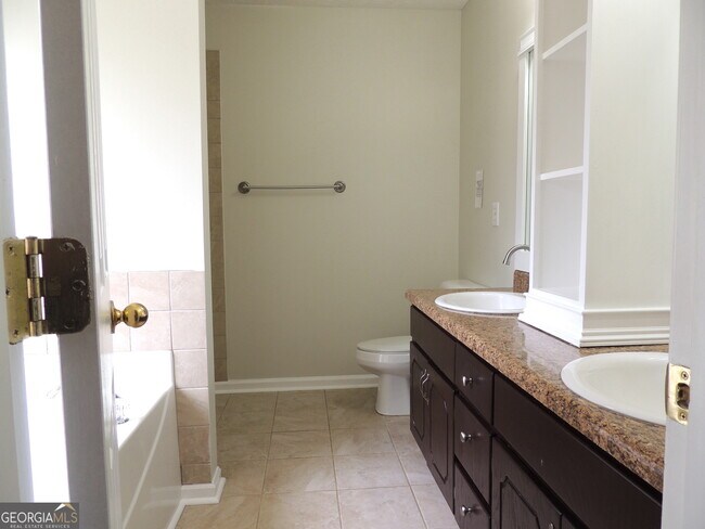 Building Photo - 70 Aspen Dr