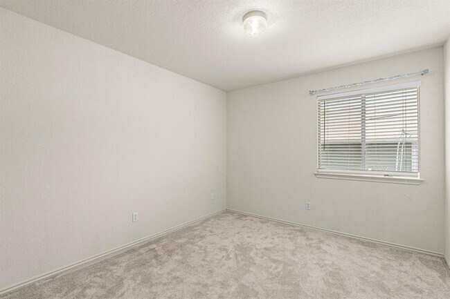 Building Photo - 112 Steele