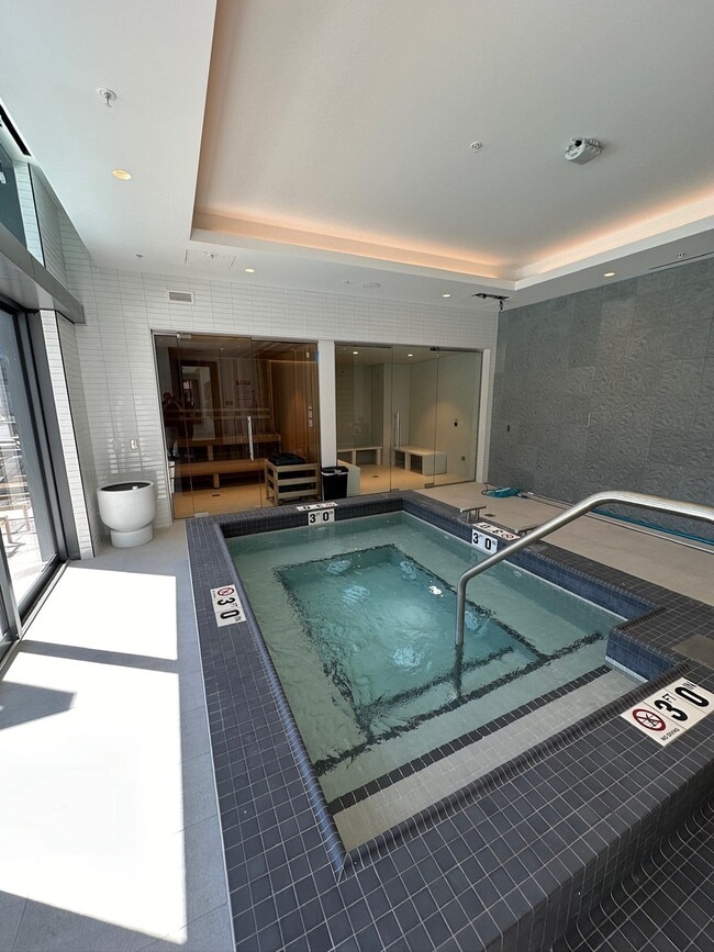 Building Photo - 350 N Canal St