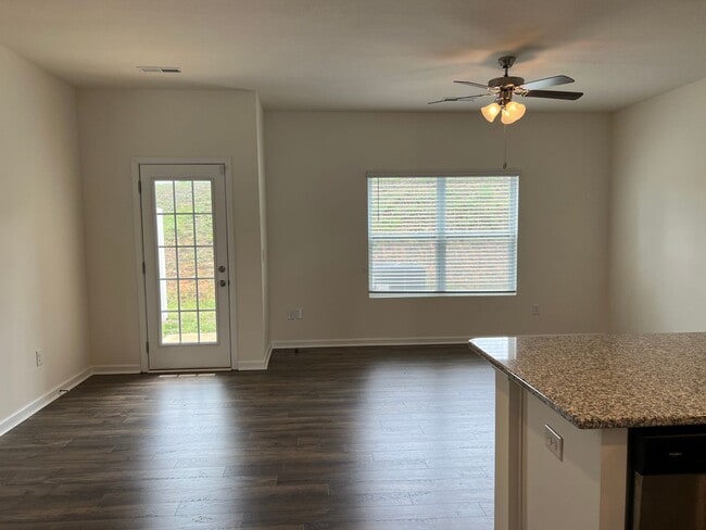 Building Photo - Beautiful Condo located in North Johnson City