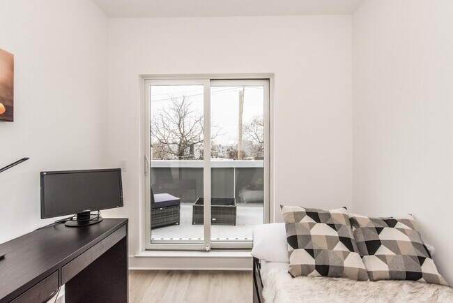 Building Photo - 2435 Master St