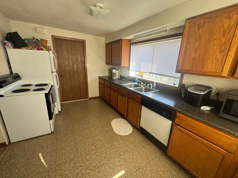 Building Photo - 1009 W 22nd St