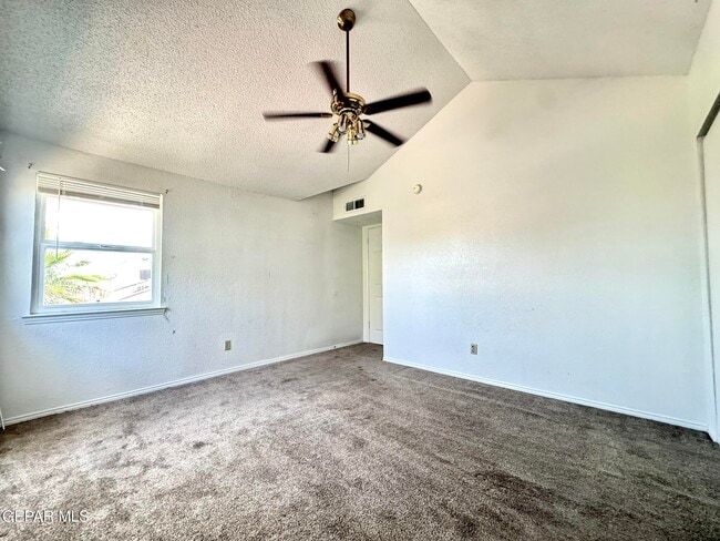 Building Photo - 2218 Seagull Dr