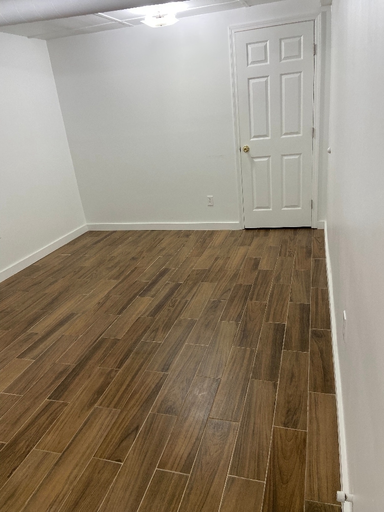 Large bedroom - 3388 Harrison Rd