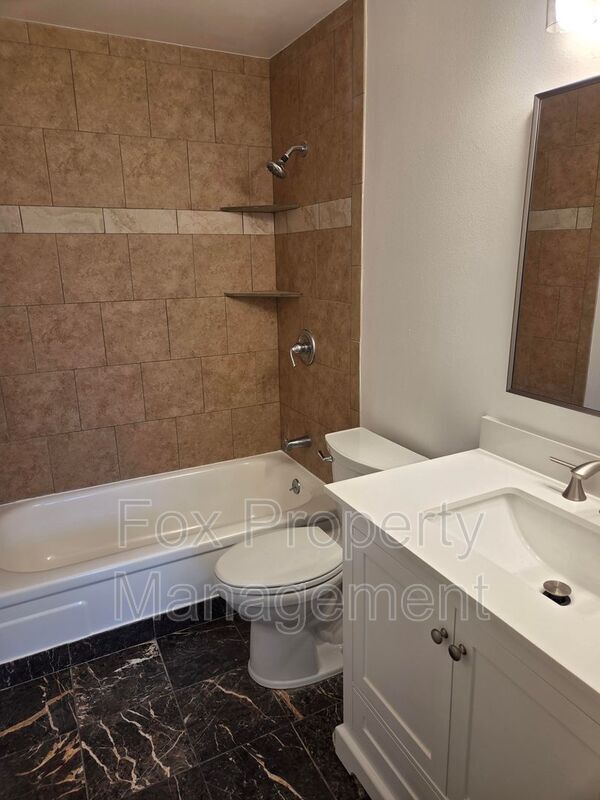 Building Photo - 710 W Cleveland Cir