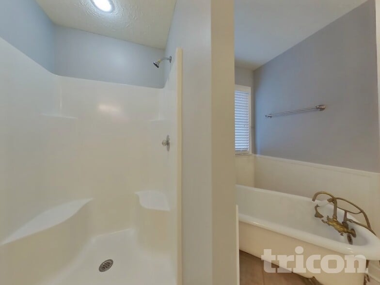 Building Photo - 411 Stewart Dr