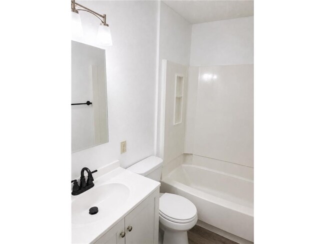 Building Photo - 800 Hackberry Dr