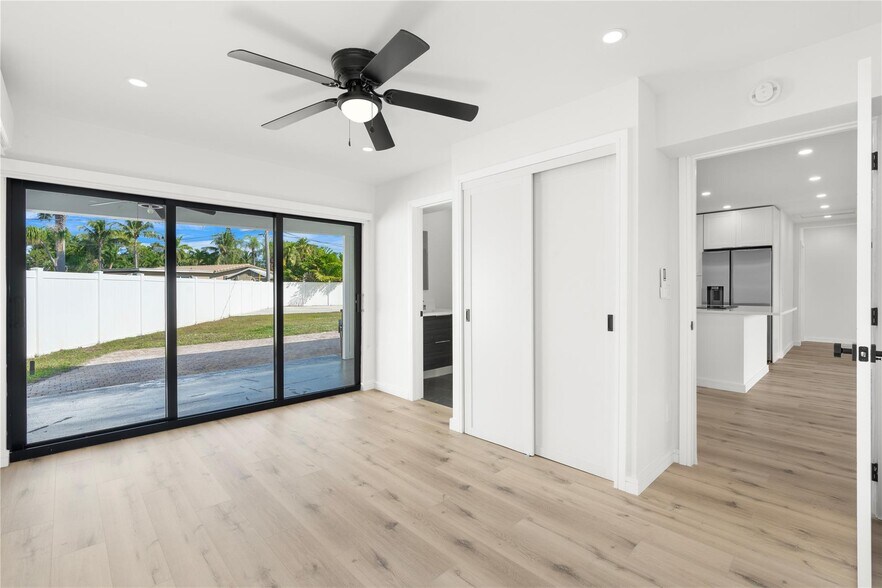 Building Photo - 455 SW 14th Ct