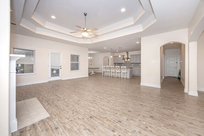 Building Photo - 1013 Silverbell Cv