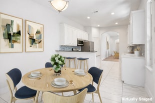 Building Photo - 5011 Manett St