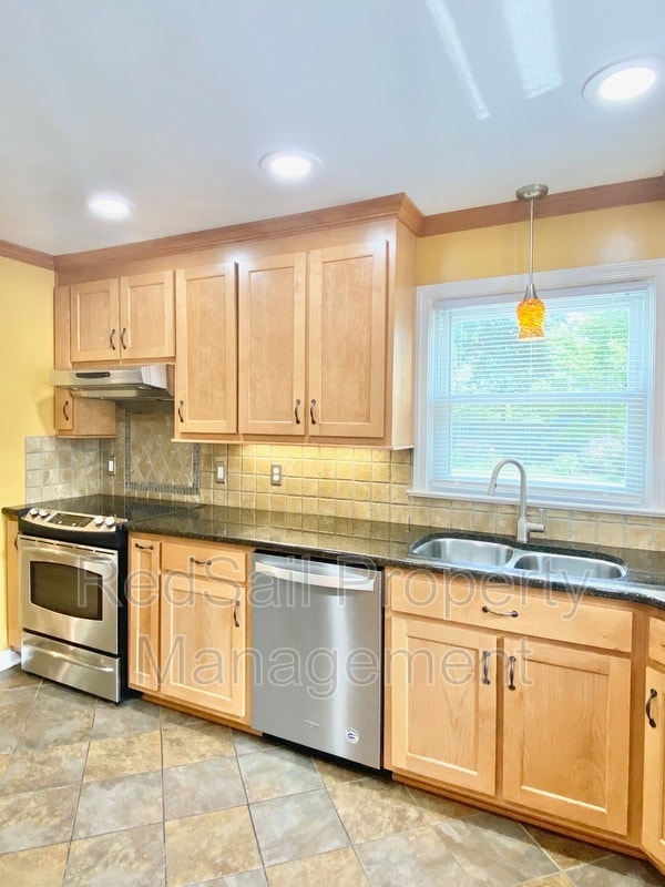 Building Photo - 383 Stanton Rd