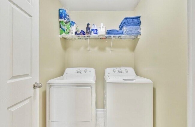 Building Photo - 6174 Indian Wood Cir