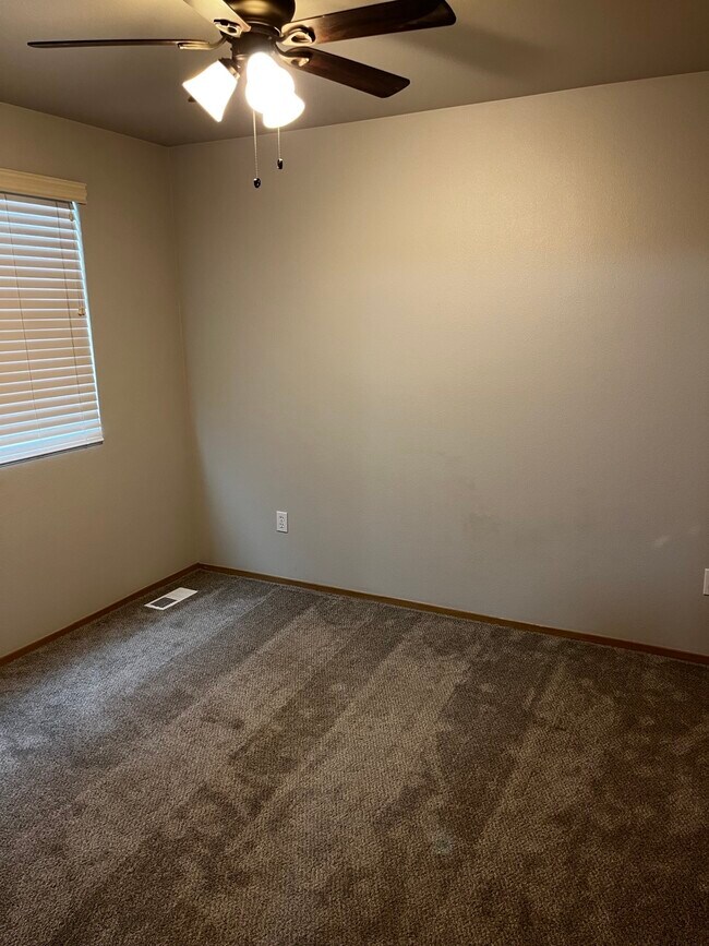 Building Photo - 9982 Greenleaf Loop SE