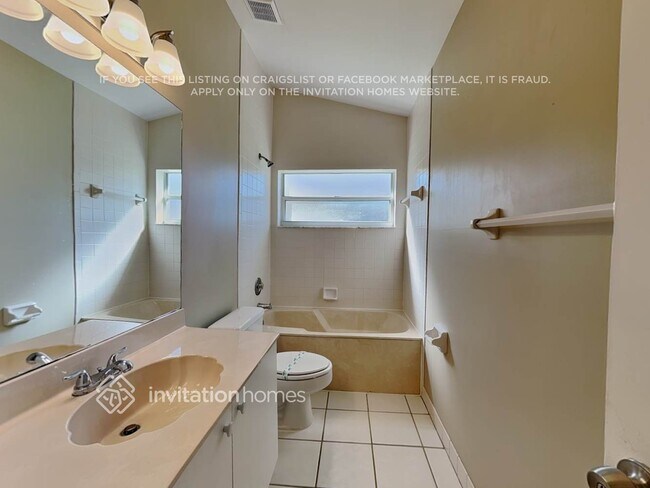 Building Photo - 13048 Meadowbreeze Dr