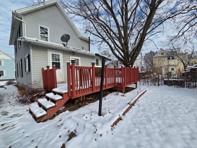 Building Photo - 2 bedroom 1 bath single family home