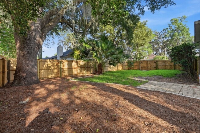 Building Photo - Wellington Place 3 Bedroom 2 Bath
