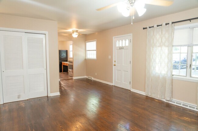 Building Photo - 114 Stratford Ct