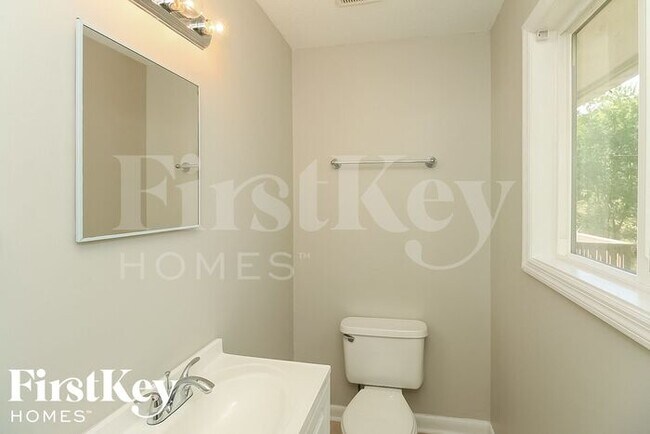 Building Photo - 3799 N Camp Creek Pkwy SW