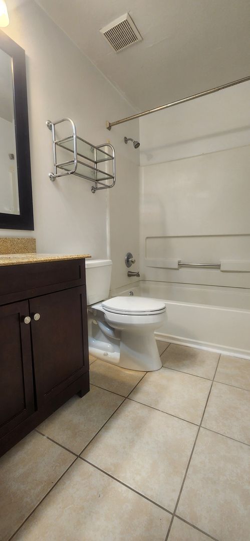 Building Photo - { ROCKWOOD VILLAS } 2/2 Town House Close t...