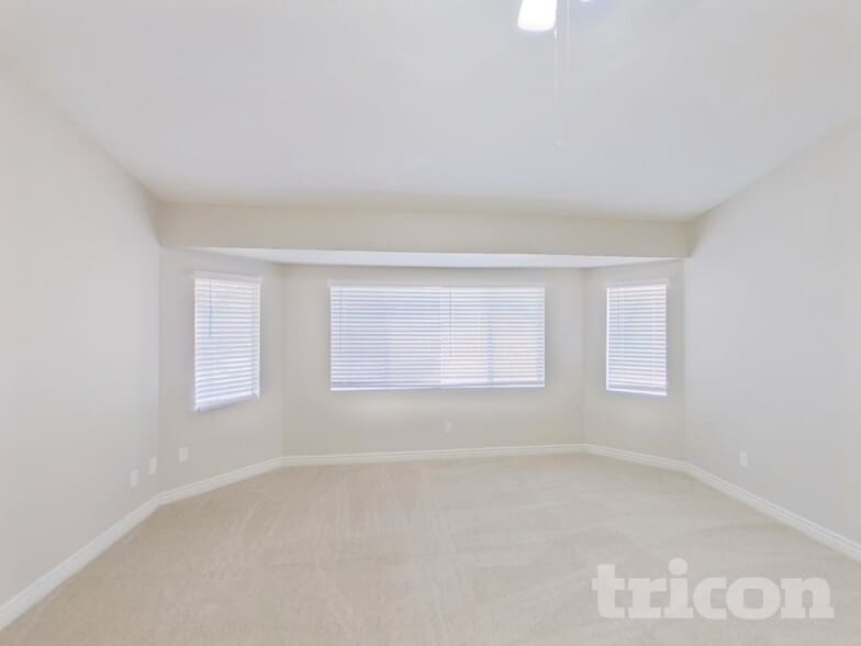 Building Photo - 1128 E Jensen St