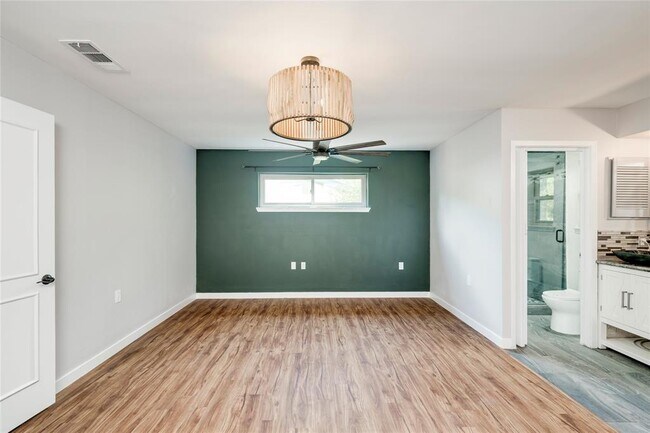 Building Photo - 703 Jetta Ct