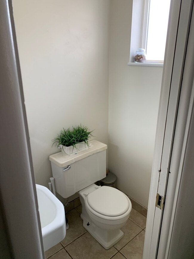 Building Photo - 3 Bed/1.5 Bath in a Cul-de-sac by Universi...