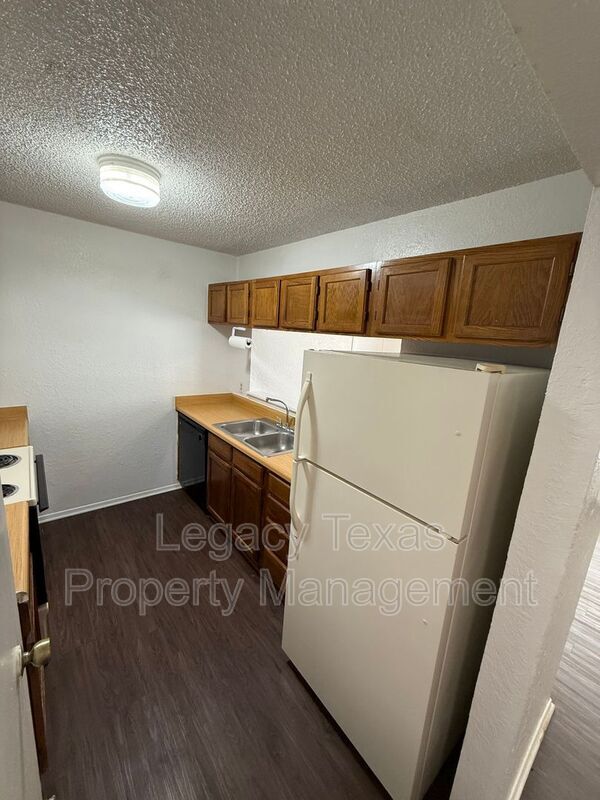 Building Photo - 1715 Short St