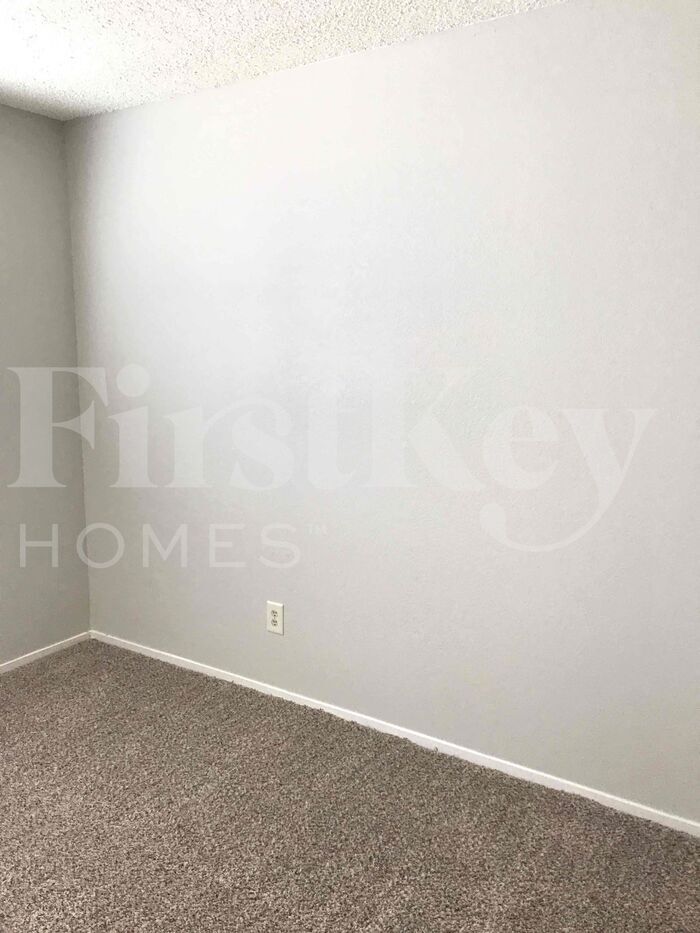 Building Photo - 344 Templeton Dr