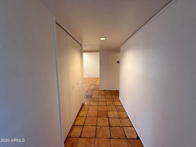 Building Photo - 2114 S La Rosa Dr
