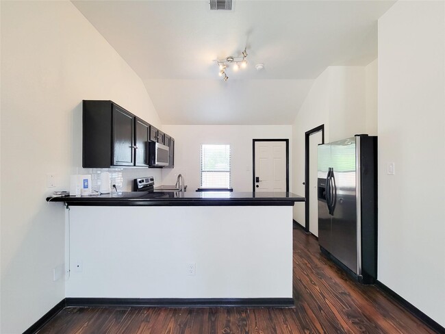 Building Photo - 1904 Davis St