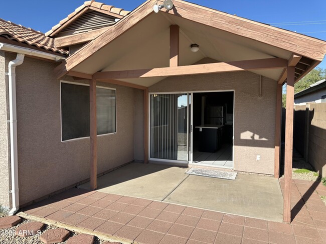 Building Photo - 3057 W Cat Balue Dr