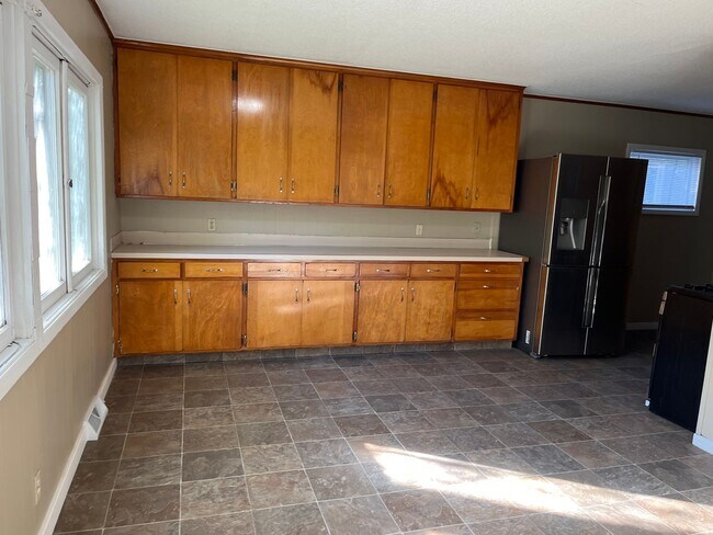 Building Photo - 4 bedroom, 2 bathroom home in the peaceful community of Mahtomedi access to White Bear Lake