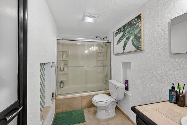 Building Photo - 4491 Crystal Lake Dr