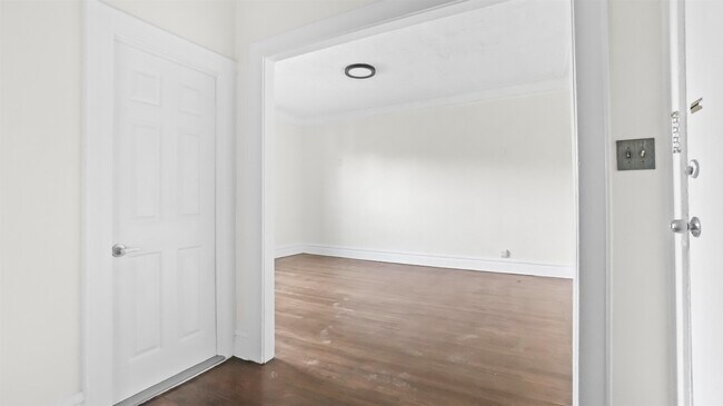 Building Photo - 260 Davis Ave