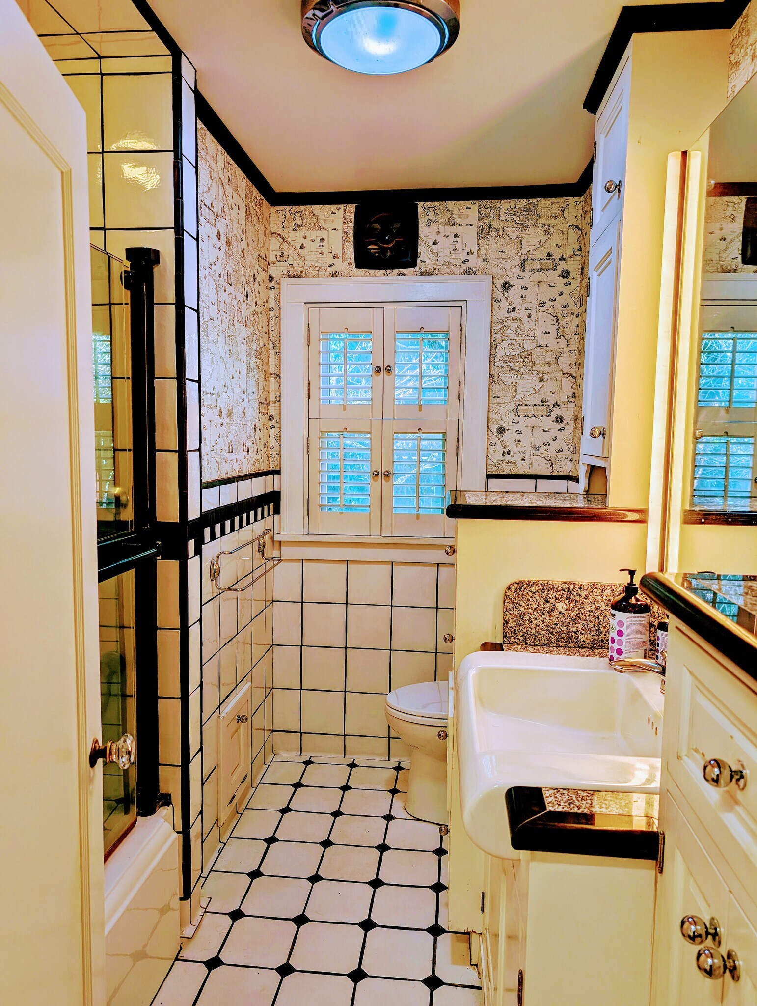 Bathroom main level - 2543 NE 31st Ave