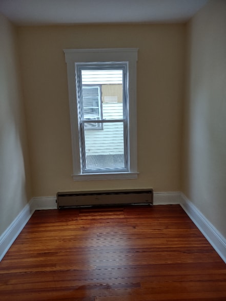 Building Photo - 304 Hall Ave