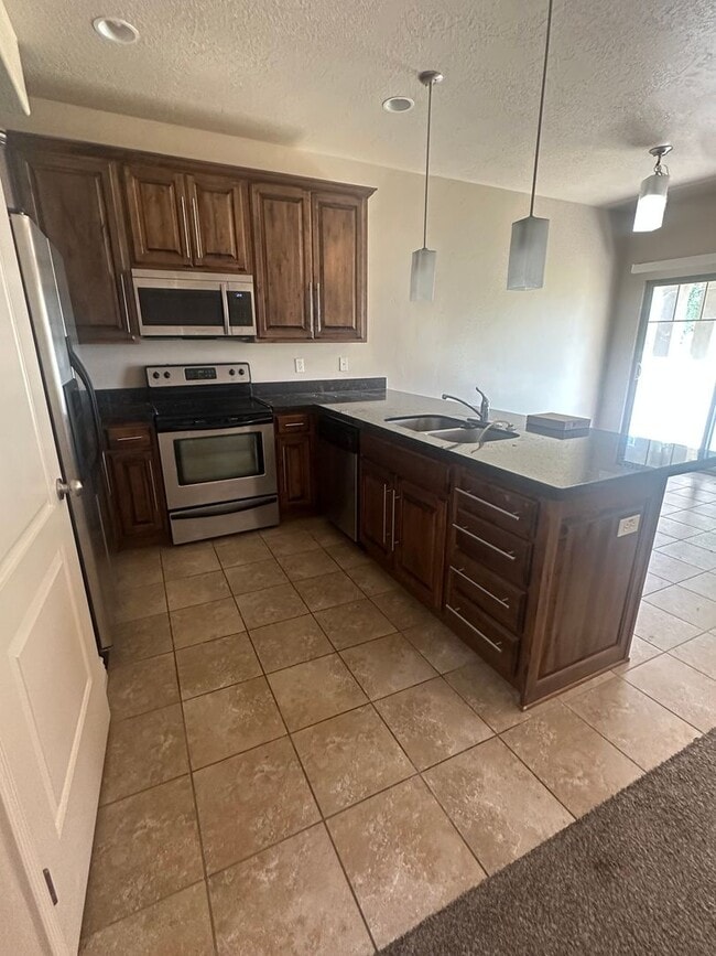 Building Photo - Beautiful South Jordan Home!!!