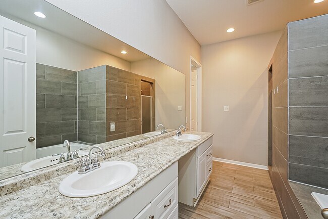 Building Photo - 10212 Carmencita Way