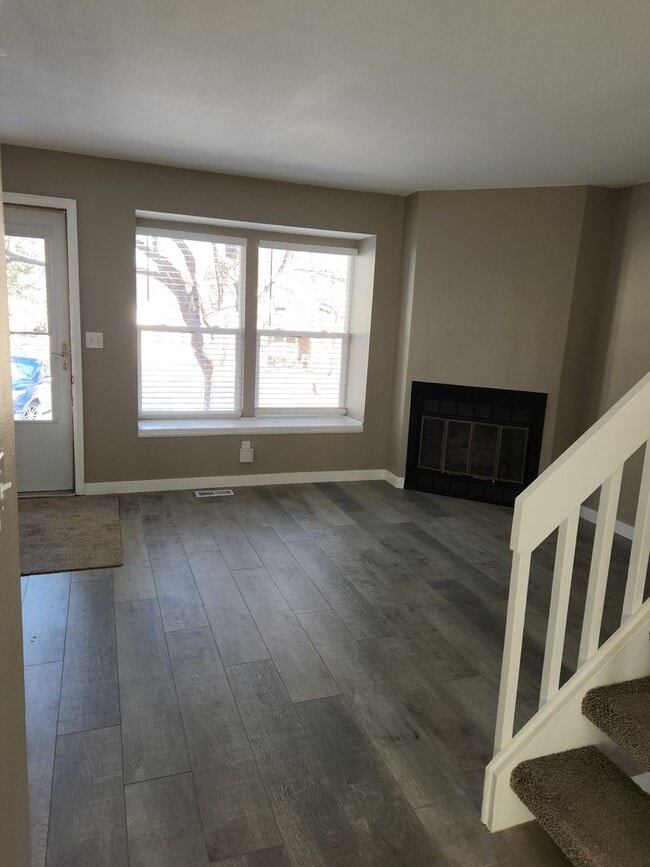 Building Photo - Beautiful Townhome at Monterey Community in Centennial!