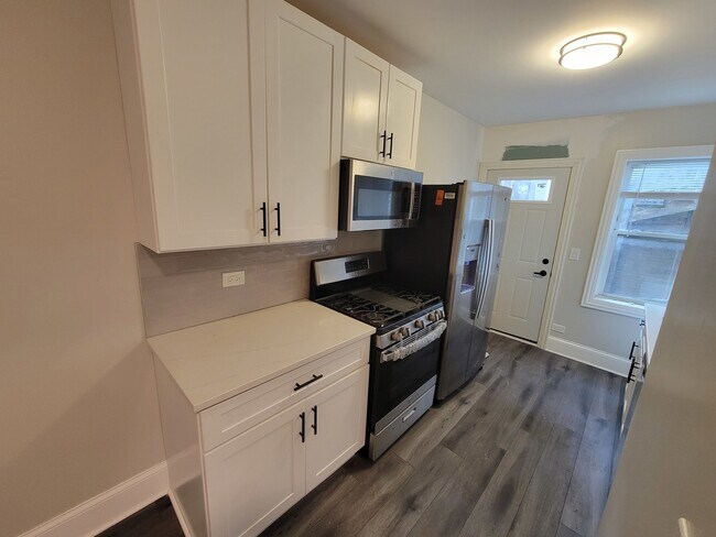 Building Photo - 6430 N Richmond St