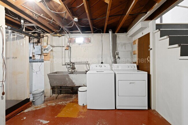 Building Photo - 112 W Amherst Ct