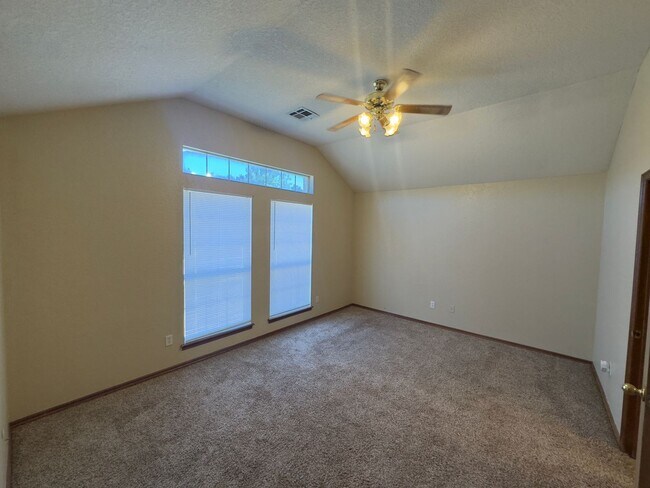 Building Photo - Charming Home in Stonepoint!