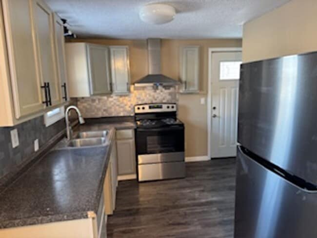 Building Photo - 63 Zuma St