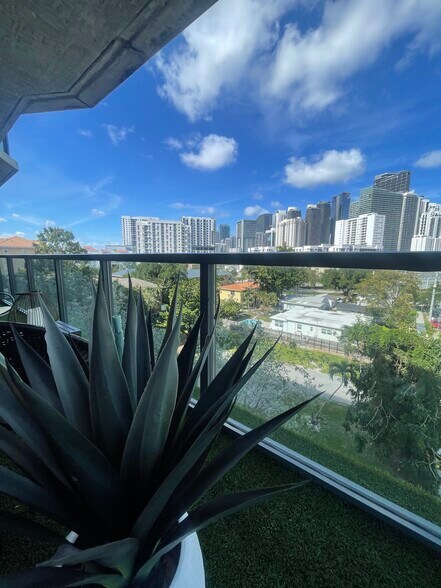 Building Photo - 201 SW 17th Rd