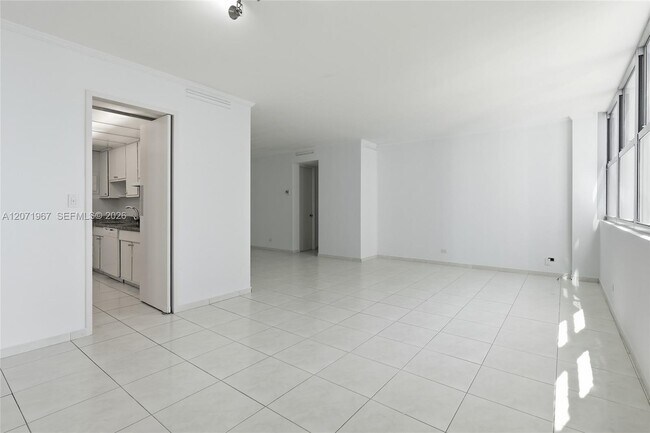 Building Photo - 5055 Collins Ave