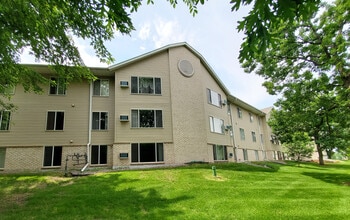 Building Photo - Oak Hills Manor - Ages 55+
